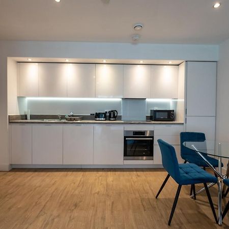 Newly Built Spacious Apartment Easily Accessible To Luton Airport, Town Centre And Station ภายนอก รูปภาพ